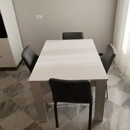 Esther Apartment *