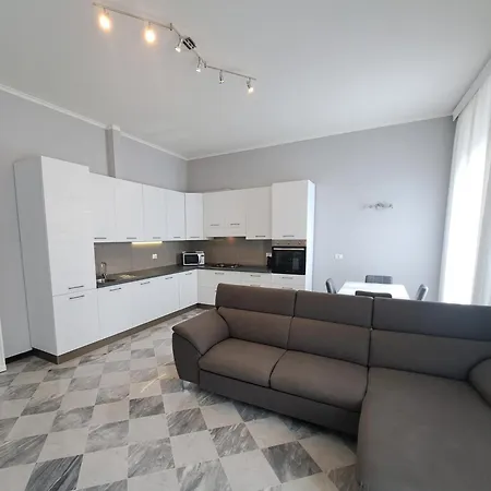 Esther * ليفانتو